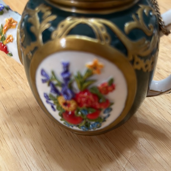 Unique Hand-painted Nini Decorated Teapot - Picture 3 of 6